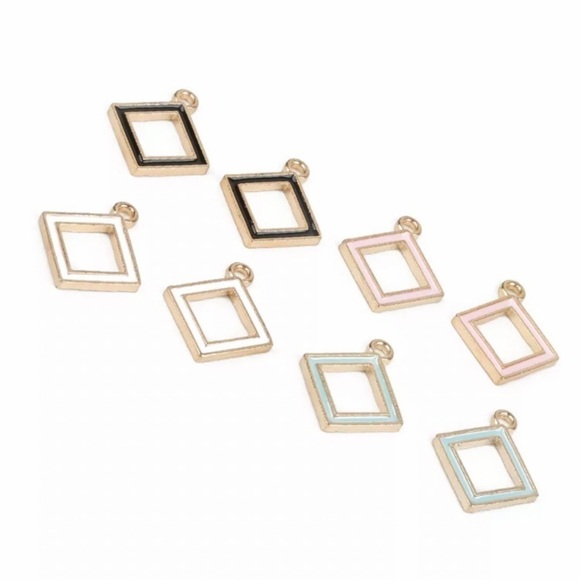 🔴 5 for $10 ONE Black Gold Diamond Shaped Pendant Zinc Alloy Enamel - Picture 3 of 7